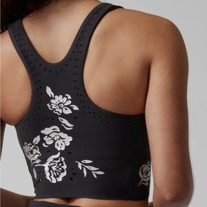 Athleta conscious eyelet crop D-DD